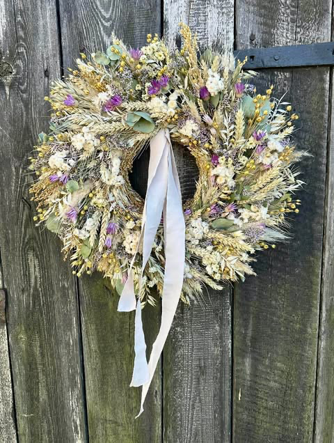 Wianek beżowo- fioletowy ze zbożami